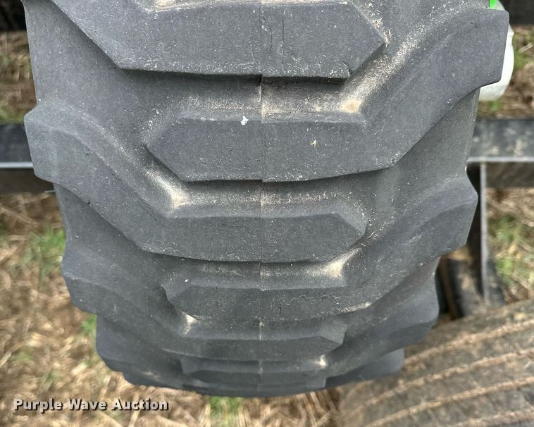 image for item DQ6724 2022 John Deere HD50F flex draper head