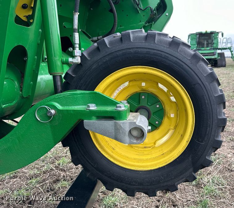image for item DQ6724 2022 John Deere HD50F flex draper head
