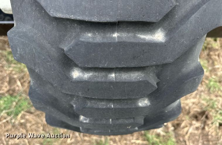 image for item DQ6724 2022 John Deere HD50F flex draper head