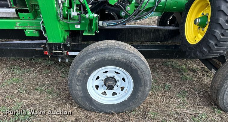 image for item DQ6724 2022 John Deere HD50F flex draper head