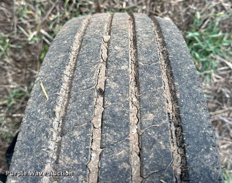 image for item DQ6724 2022 John Deere HD50F flex draper head