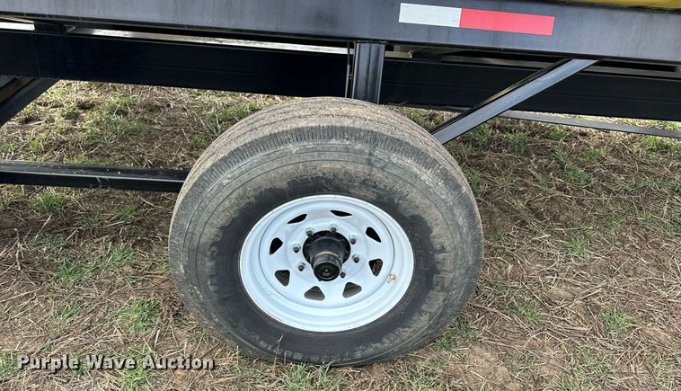 image for item DQ6724 2022 John Deere HD50F flex draper head