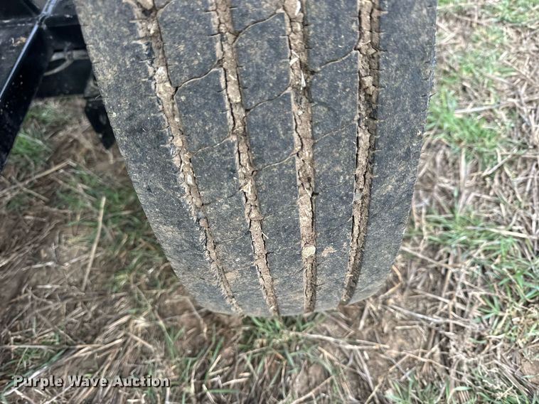 image for item DQ6724 2022 John Deere HD50F flex draper head