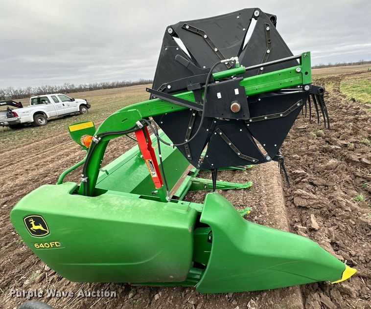 image for item DQ6726 2017 John Deere 640FD flex draper head