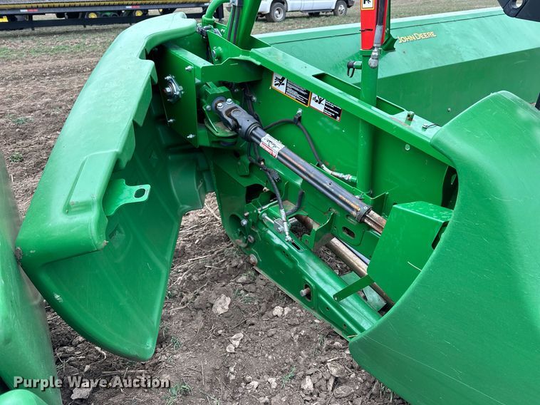 image for item DQ6726 2017 John Deere 640FD flex draper head