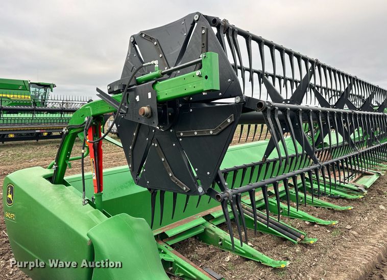image for item DQ6726 2017 John Deere 640FD flex draper head