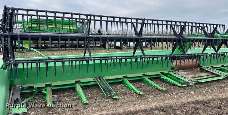 image for item DQ6726 2017 John Deere 640FD flex draper head