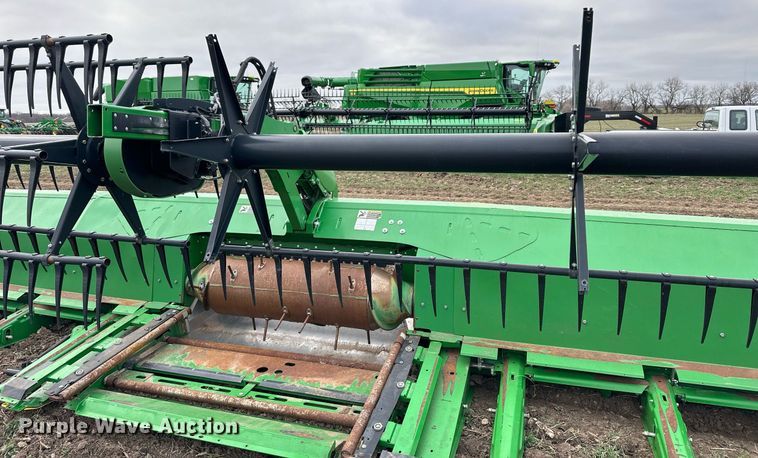 image for item DQ6726 2017 John Deere 640FD flex draper head