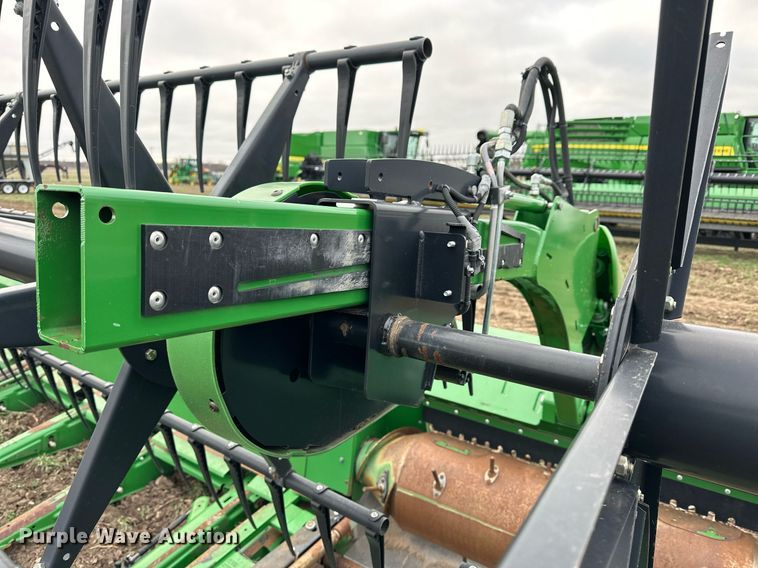 image for item DQ6726 2017 John Deere 640FD flex draper head