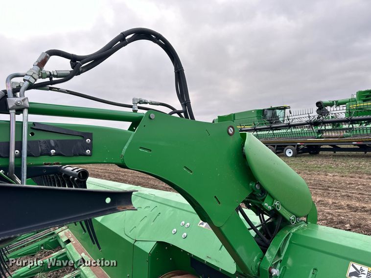image for item DQ6726 2017 John Deere 640FD flex draper head