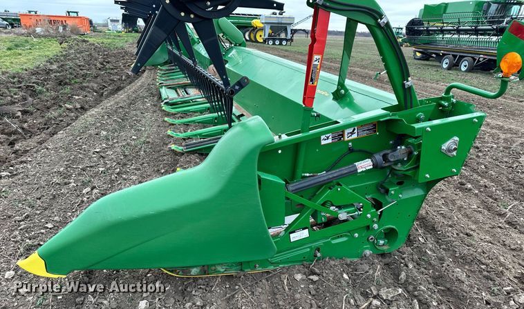 image for item DQ6726 2017 John Deere 640FD flex draper head