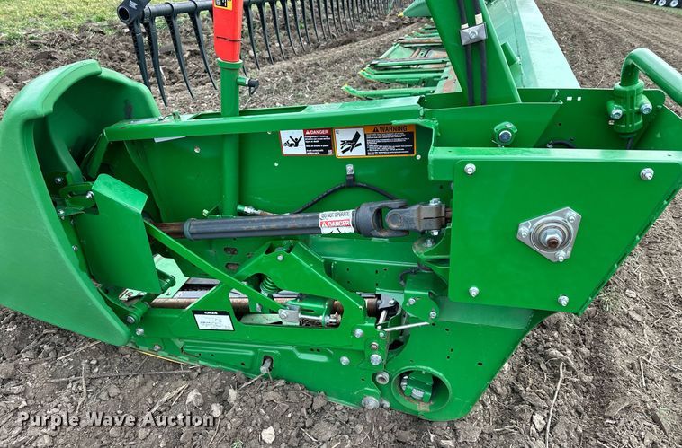image for item DQ6726 2017 John Deere 640FD flex draper head