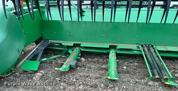 image for item DQ6726 2017 John Deere 640FD flex draper head