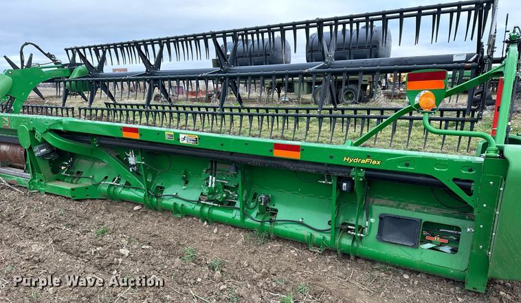 image for item DQ6726 2017 John Deere 640FD flex draper head