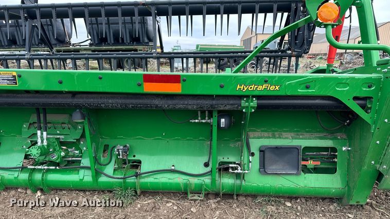 image for item DQ6726 2017 John Deere 640FD flex draper head