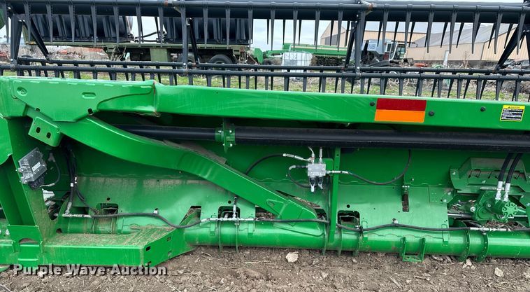 image for item DQ6726 2017 John Deere 640FD flex draper head