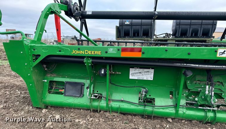 image for item DQ6726 2017 John Deere 640FD flex draper head