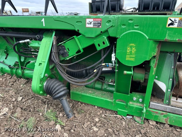 image for item DQ6726 2017 John Deere 640FD flex draper head