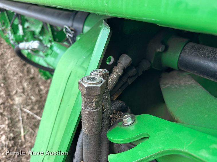 image for item DQ6726 2017 John Deere 640FD flex draper head