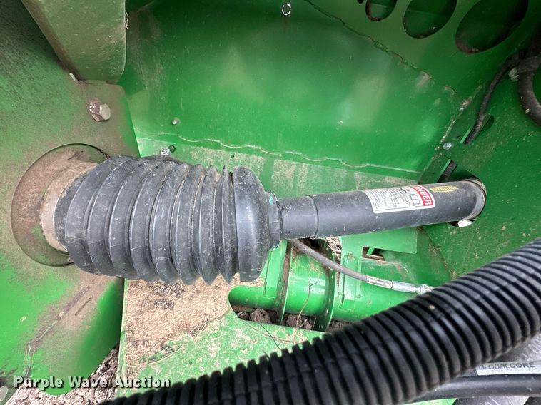 image for item DQ6726 2017 John Deere 640FD flex draper head
