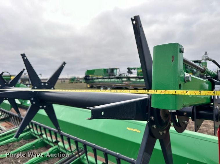 image for item DQ6726 2017 John Deere 640FD flex draper head