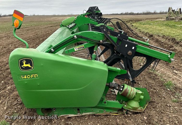 image for item DQ6727 2013 John Deere 640FD flex draper head