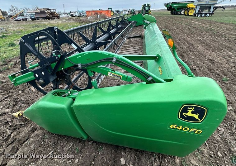 image for item DQ6727 2013 John Deere 640FD flex draper head