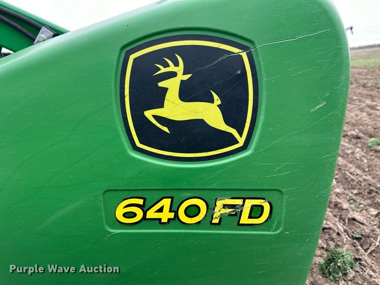 image for item DQ6727 2013 John Deere 640FD flex draper head
