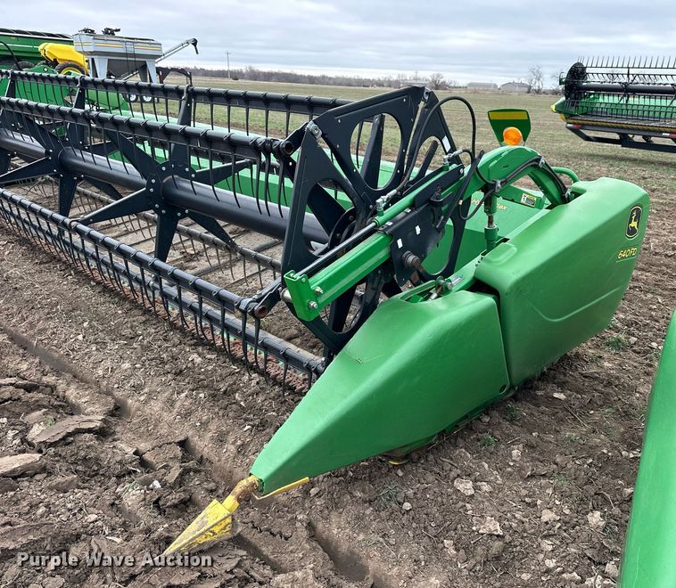 image for item DQ6727 2013 John Deere 640FD flex draper head