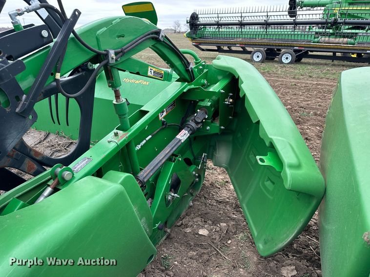 image for item DQ6727 2013 John Deere 640FD flex draper head
