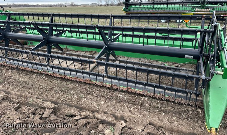 image for item DQ6727 2013 John Deere 640FD flex draper head