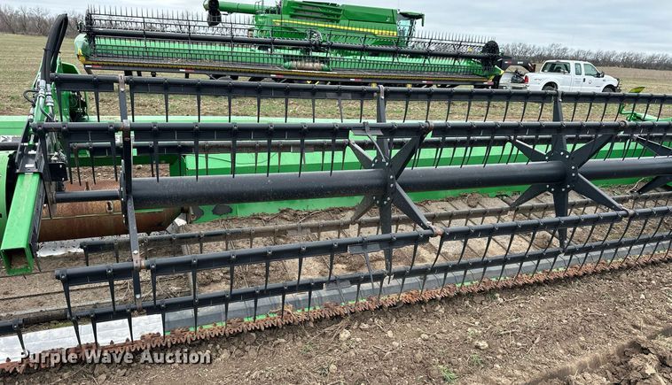 image for item DQ6727 2013 John Deere 640FD flex draper head