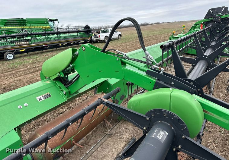 image for item DQ6727 2013 John Deere 640FD flex draper head