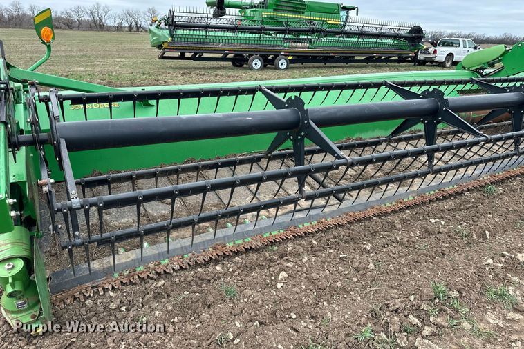 image for item DQ6727 2013 John Deere 640FD flex draper head