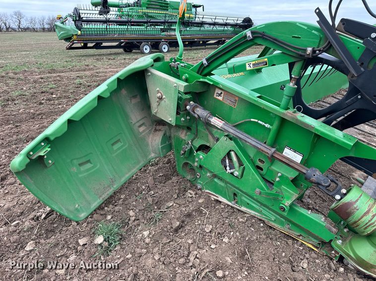 image for item DQ6727 2013 John Deere 640FD flex draper head