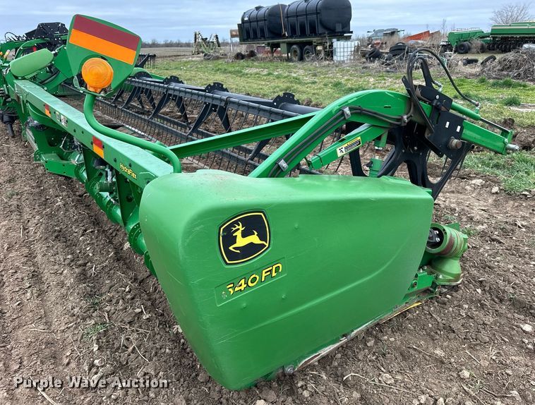 image for item DQ6727 2013 John Deere 640FD flex draper head