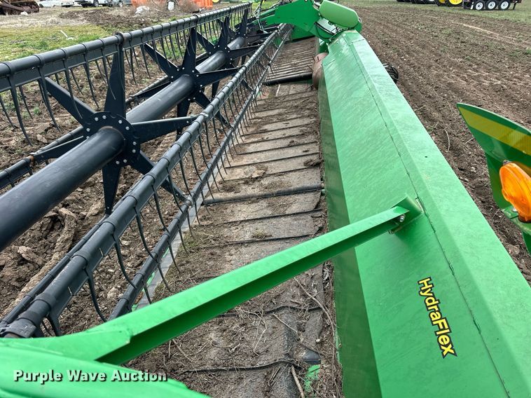 image for item DQ6727 2013 John Deere 640FD flex draper head