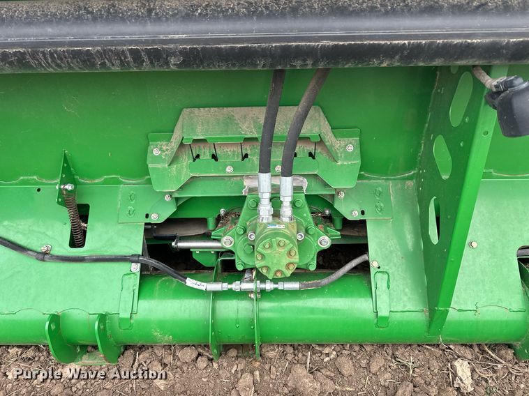 image for item DQ6727 2013 John Deere 640FD flex draper head