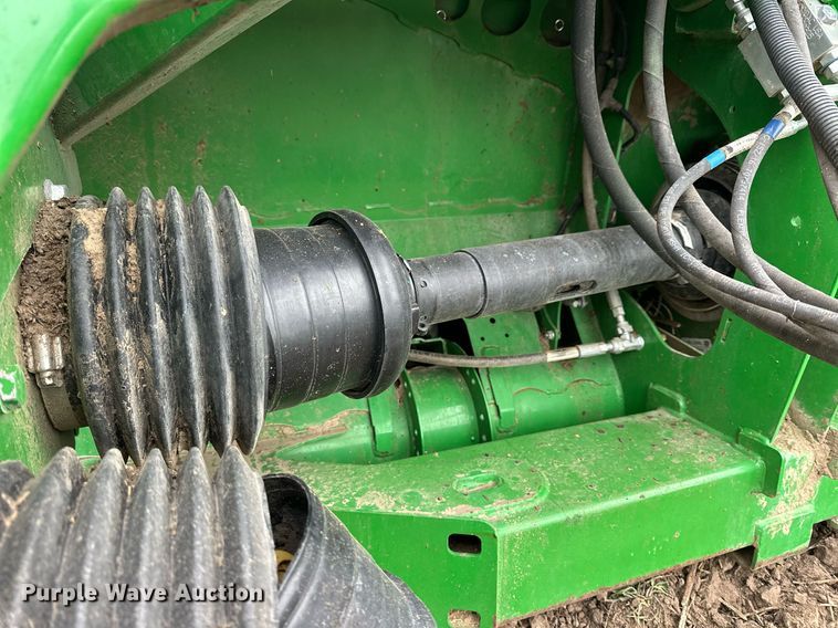 image for item DQ6727 2013 John Deere 640FD flex draper head