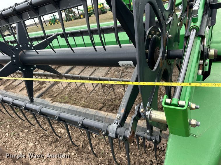 image for item DQ6727 2013 John Deere 640FD flex draper head