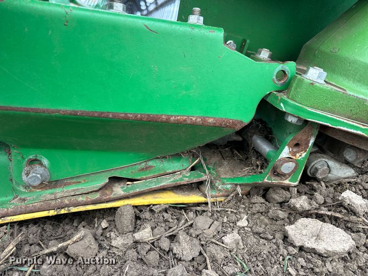 image for item DQ6727 2013 John Deere 640FD flex draper head