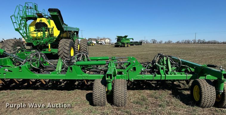 image for item DQ6729 2018 John Deere 1890C air seeder