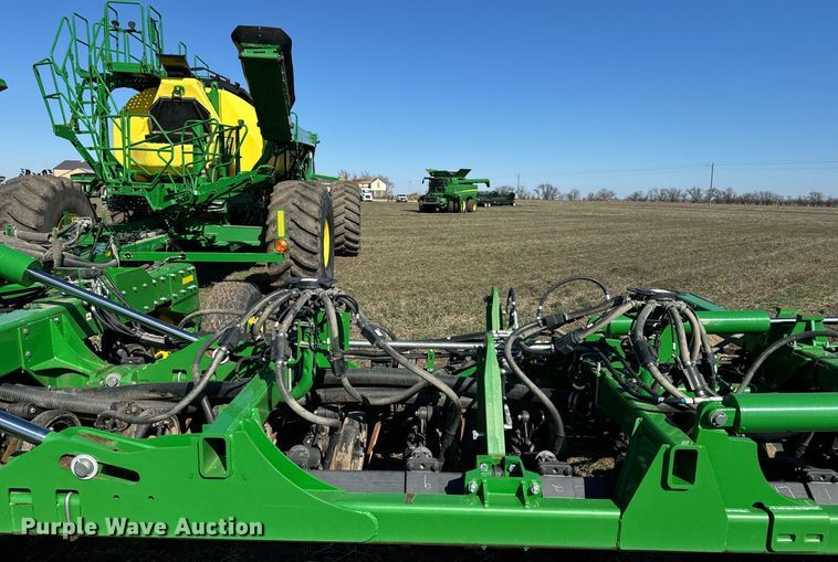 image for item DQ6729 2018 John Deere 1890C air seeder