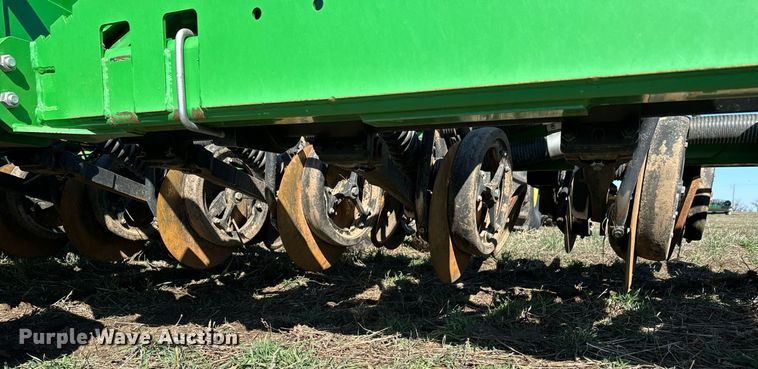 image for item DQ6729 2018 John Deere 1890C air seeder