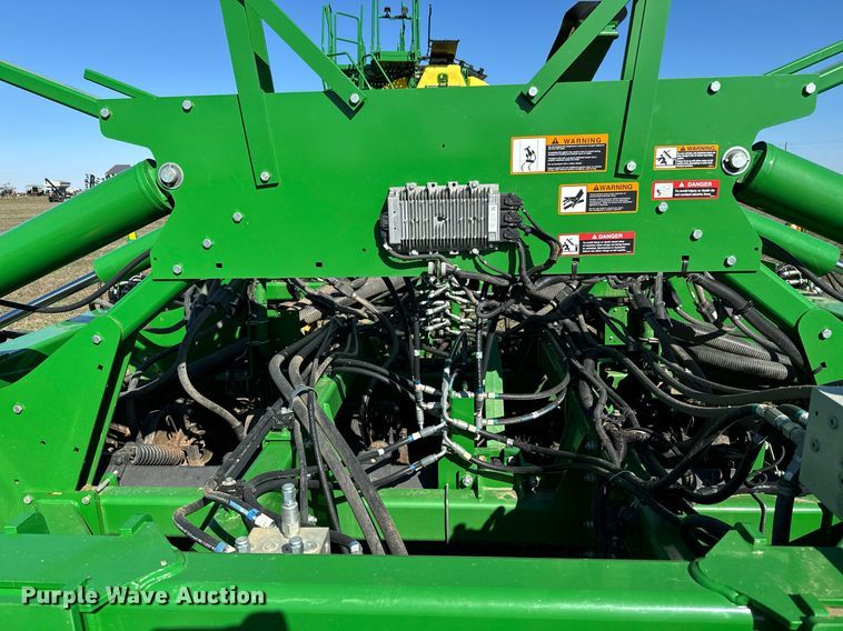 image for item DQ6729 2018 John Deere 1890C air seeder