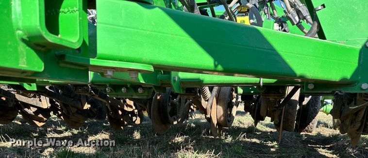 image for item DQ6729 2018 John Deere 1890C air seeder
