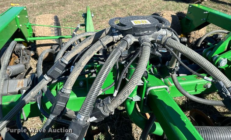 image for item DQ6729 2018 John Deere 1890C air seeder