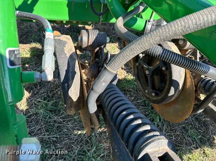 image for item DQ6729 2018 John Deere 1890C air seeder