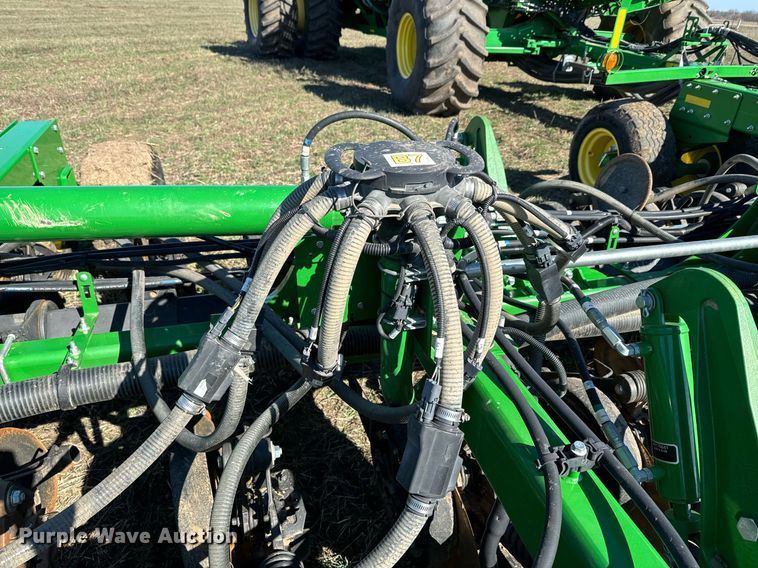 image for item DQ6729 2018 John Deere 1890C air seeder