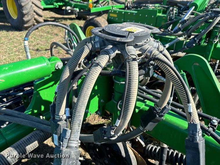 image for item DQ6729 2018 John Deere 1890C air seeder